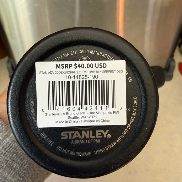 Stanley Black Quencher H2.0 Tumbler with Handle - Picture 4 of 4
